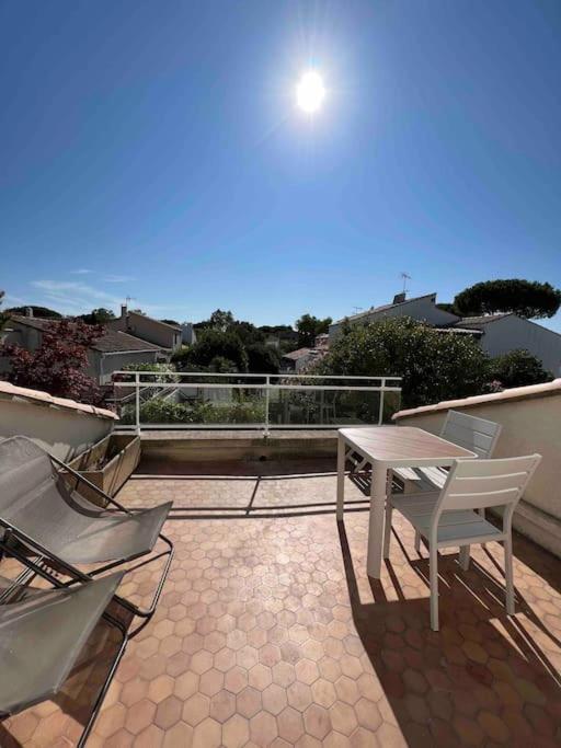 Magnifique Appartement Traversant Avec Vue Sur Le Golf La Grande-Motte Esterno foto